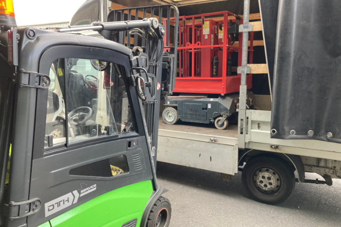 Projekttransport einer Hubarbeitsbühne. © DTH Service GmbH - Maintal
